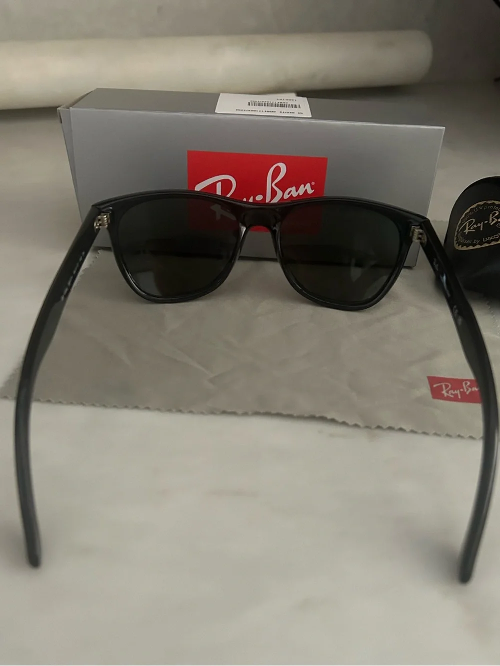 Ray-Ban Wayfarer Sunglasses - Black